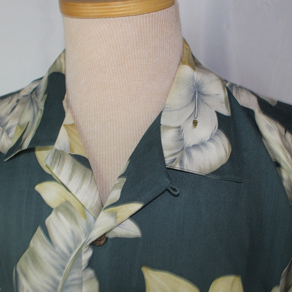 Tommy Bahama 100% Silk Short Sleeve Floral Shirt - Picture 2 of 5